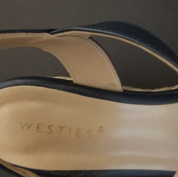 Women Ankle Strap Platform Wedge Sandal - Picture 3 of 4